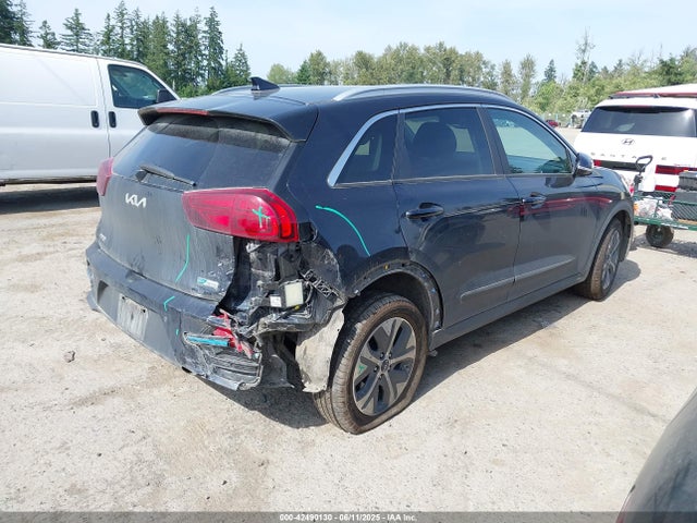 KNDCE3LG6N5145854 KIA Niro