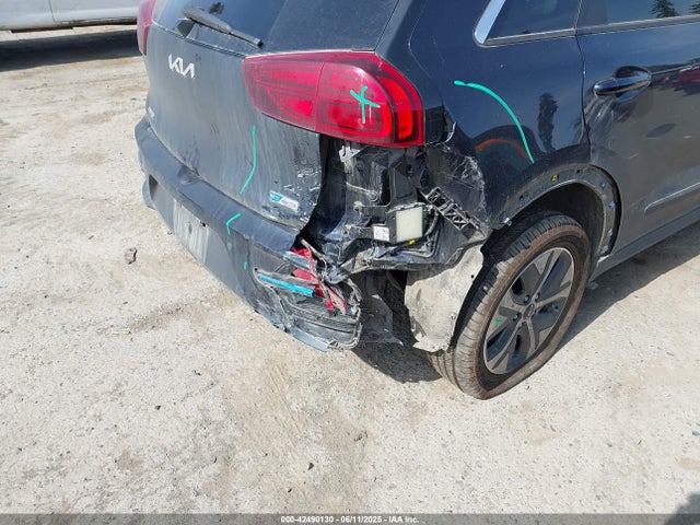 KNDCE3LG6N5145854 KIA Niro