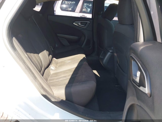 1C3CCCAB8GN109538 Chrysler 2016