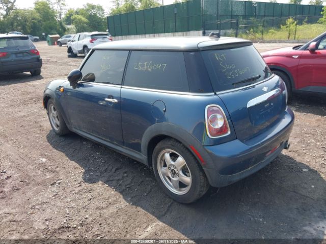2011 MINI COOPER WMWSU3C58BT251711 Photo 2