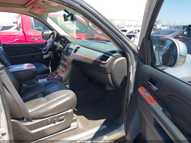 2011 CADILLAC ESCALADE 1GYS3CEF7BR126203 Photo 4