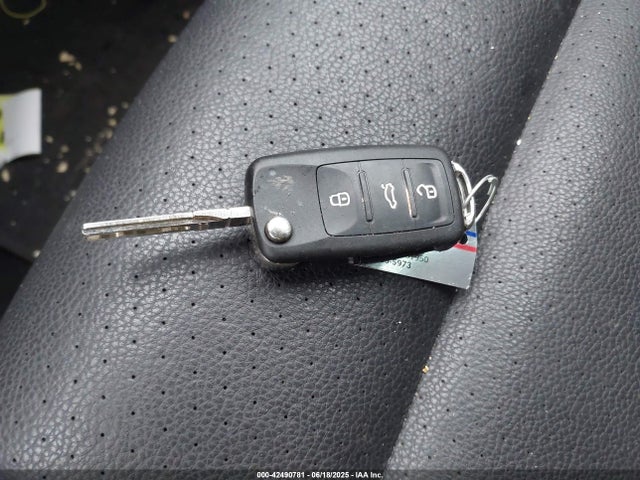 WVGBV7AX9GW523888 Volkswagen Tiguan