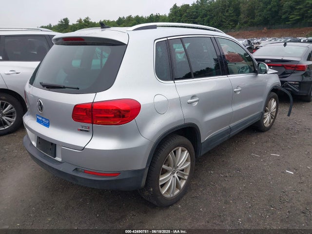 WVGBV7AX9GW523888 Volkswagen Tiguan