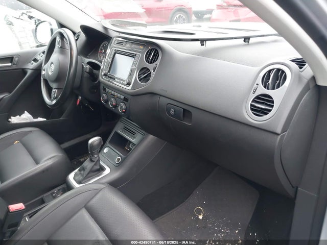 WVGBV7AX9GW523888 Volkswagen Tiguan