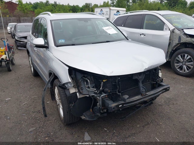 WVGBV7AX9GW523888 Volkswagen Tiguan