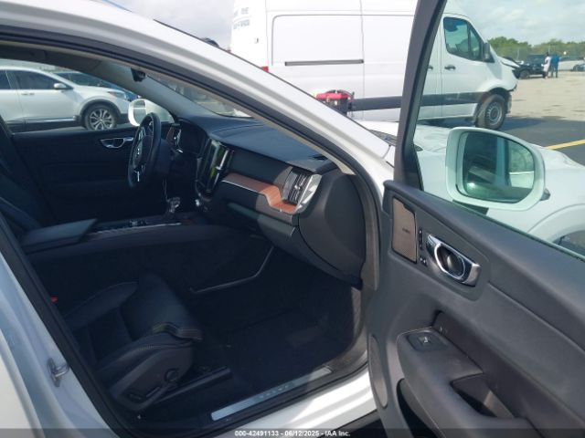 2019 VOLVO XC60 LYV102DL9KB298767 Photo 4