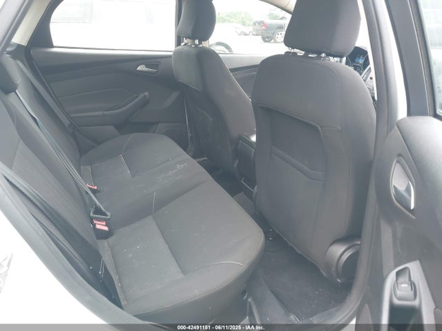 1FADP3F24HL204937 Ford FOCUS SE