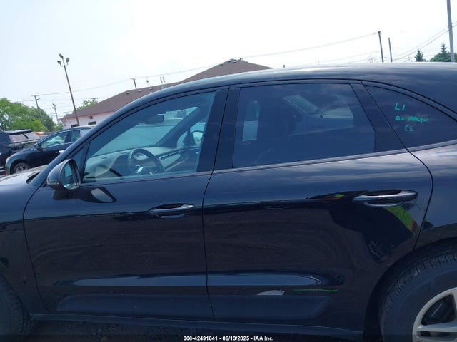 Porsche Macan 2020 WP1AA2A51LLB10709 Image 14