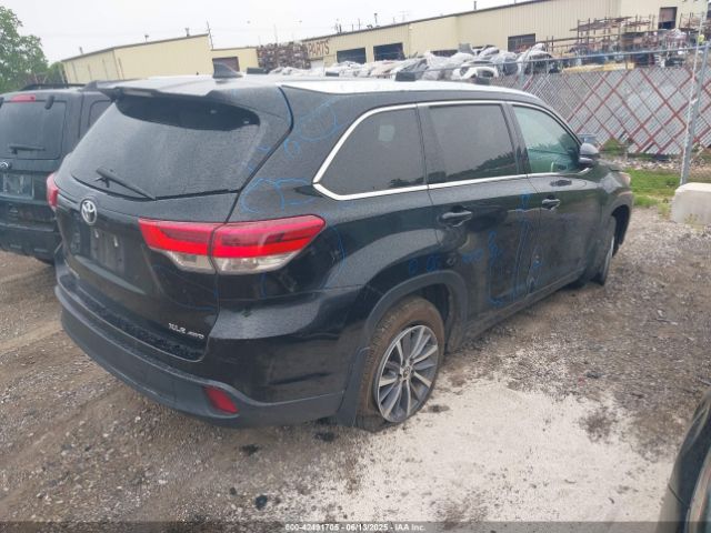 2018 TOYOTA HIGHLANDER 5TDJZRFH3JS543823 Photo 3