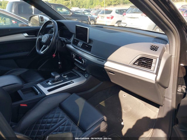 2018 AUDI SQ5 WA1A4AFY4J2224755 Photo 4
