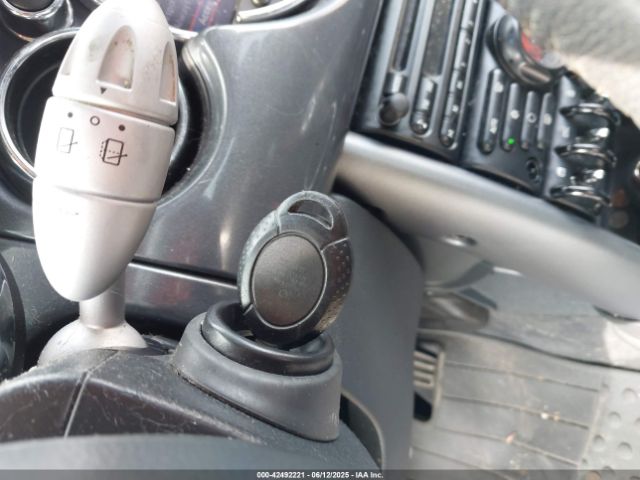 2005 MINI COOPER S WMWRE33475TD92196 Photo 10