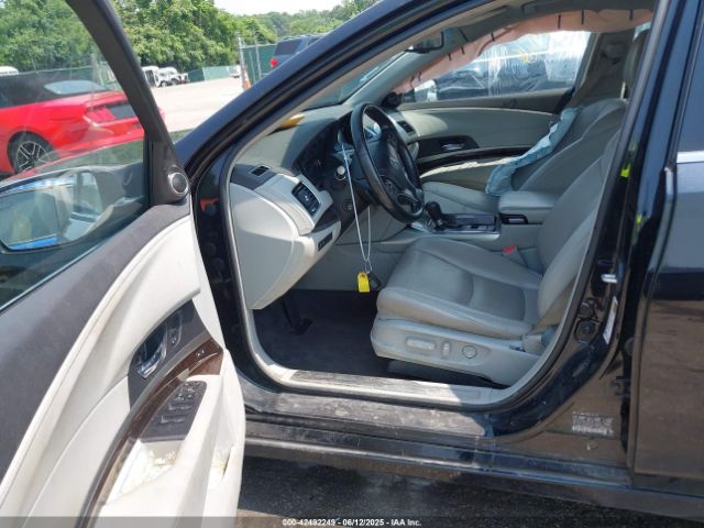 2016 ACURA RLX JH4KC1F52GC001473 Photo 4