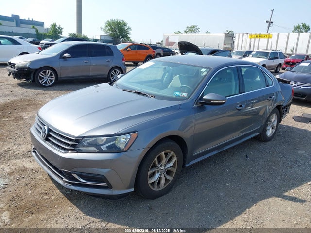 1VWAT7A3XGC038662 Volkswagen 2016