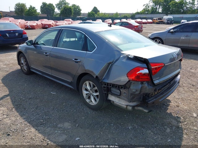 1VWAT7A3XGC038662 Volkswagen 2016