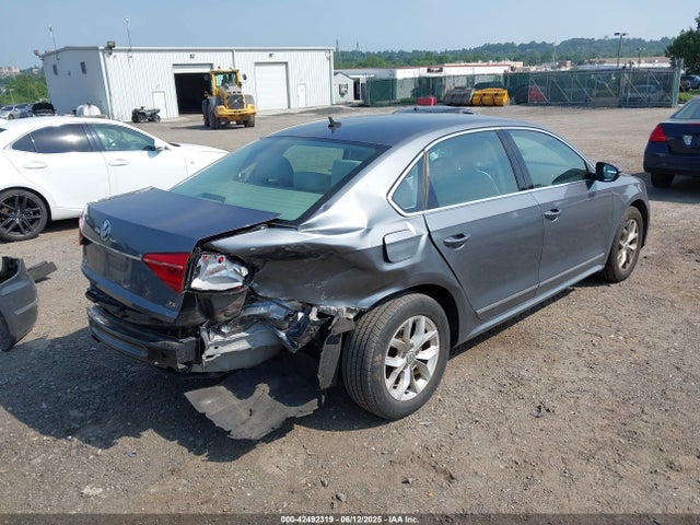 1VWAT7A3XGC038662 Volkswagen 2016