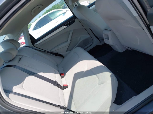 1VWAT7A3XGC038662 Volkswagen 2016