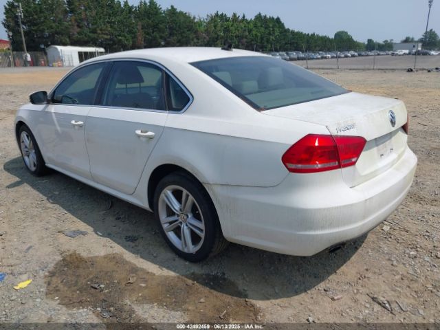 2014 VOLKSWAGEN PASSAT 1VWBT7A35EC057749 Photo 2