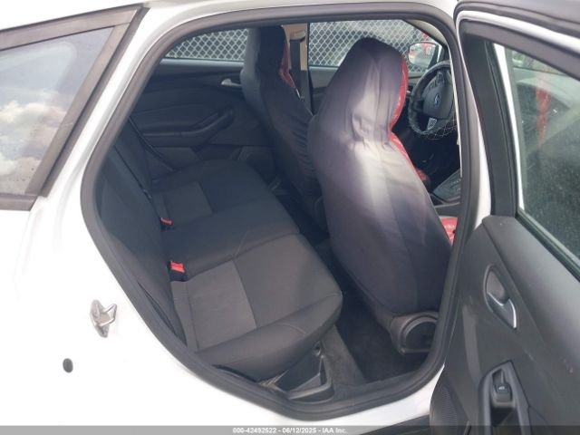 1FADP3K23FL301307 Ford FOCUS SE