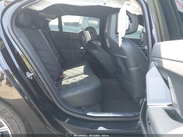 2024 BMW 740 WBA23EH05RCR28543 Photo 7