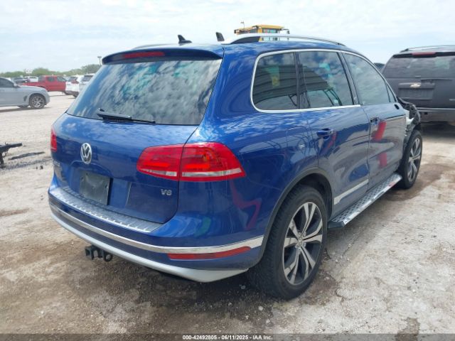 2017 VOLKSWAGEN TOUAREG WVGRF7BP7HD004054 Photo 3