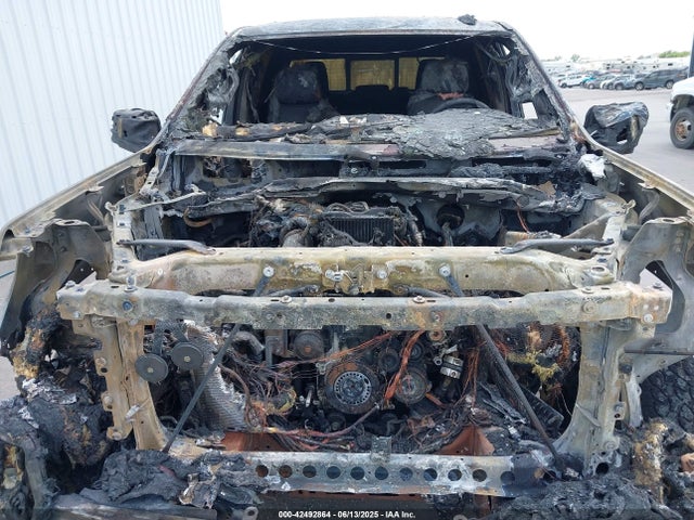 3GTU9DET3NG182376 GMC lm2