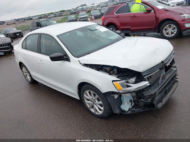 42492900 :رقم المزاد ، 3VWD17AJ0FM321912 vin ، 2015 Volkswagen Jetta 1.8t Se مزاد بيع