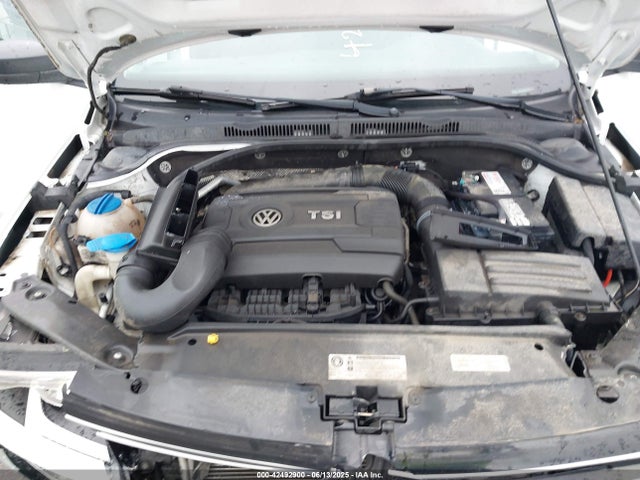 42492900 :رقم المزاد ، 3VWD17AJ0FM321912 vin ، 2015 Volkswagen Jetta 1.8t Se مزاد بيع