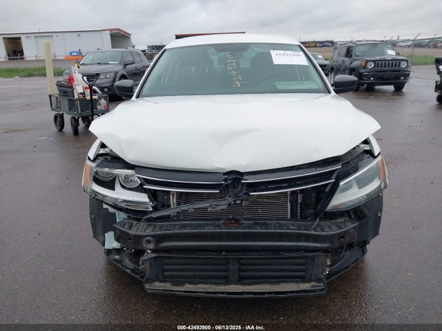 42492900 :رقم المزاد ، 3VWD17AJ0FM321912 vin ، 2015 Volkswagen Jetta 1.8t Se مزاد بيع