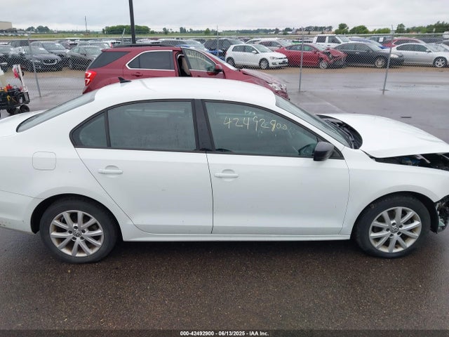 42492900 :رقم المزاد ، 3VWD17AJ0FM321912 vin ، 2015 Volkswagen Jetta 1.8t Se مزاد بيع