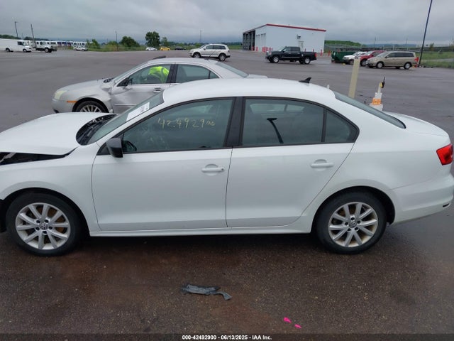 42492900 :رقم المزاد ، 3VWD17AJ0FM321912 vin ، 2015 Volkswagen Jetta 1.8t Se مزاد بيع