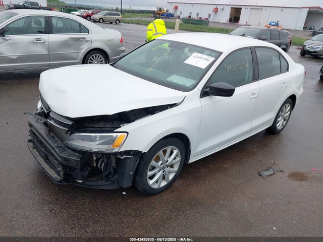 42492900 :رقم المزاد ، 3VWD17AJ0FM321912 vin ، 2015 Volkswagen Jetta 1.8t Se مزاد بيع