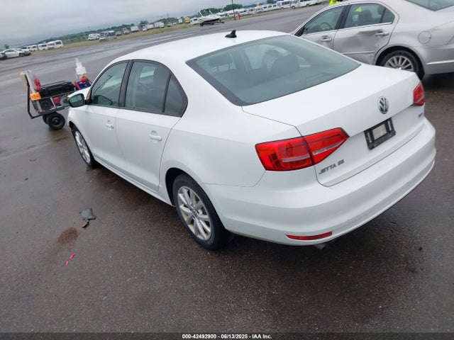 42492900 :رقم المزاد ، 3VWD17AJ0FM321912 vin ، 2015 Volkswagen Jetta 1.8t Se مزاد بيع