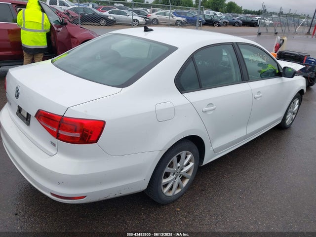 42492900 :رقم المزاد ، 3VWD17AJ0FM321912 vin ، 2015 Volkswagen Jetta 1.8t Se مزاد بيع