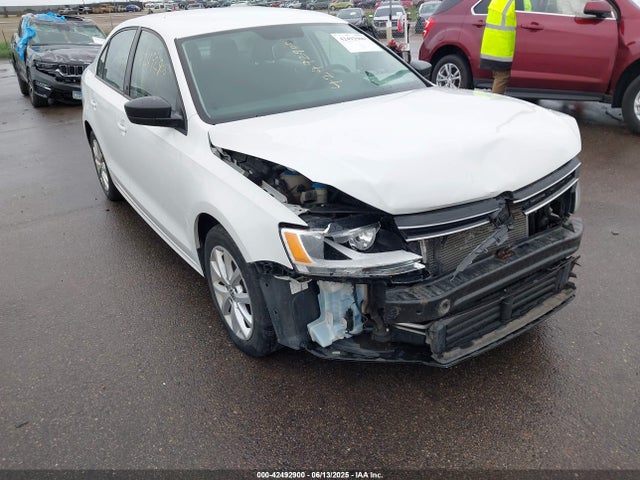 42492900 :رقم المزاد ، 3VWD17AJ0FM321912 vin ، 2015 Volkswagen Jetta 1.8t Se مزاد بيع