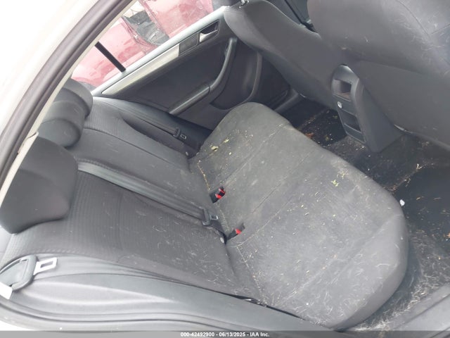 42492900 :رقم المزاد ، 3VWD17AJ0FM321912 vin ، 2015 Volkswagen Jetta 1.8t Se مزاد بيع