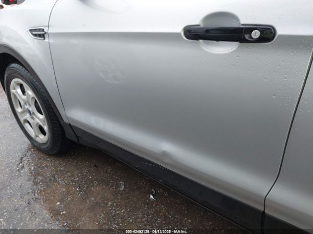 1FMCU0F72HUD40689 Ford ESCAPE S