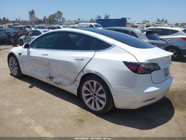 2018 TESLA MODEL 3 5YJ3E1EB8JF092444 Photo 2