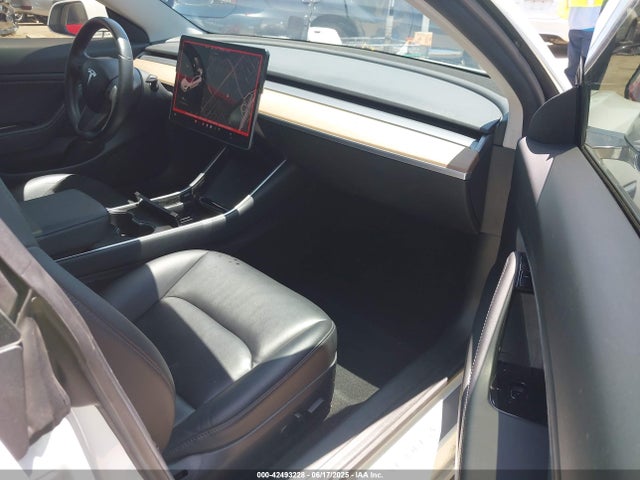 2018 TESLA MODEL 3 5YJ3E1EB8JF092444 Photo 4