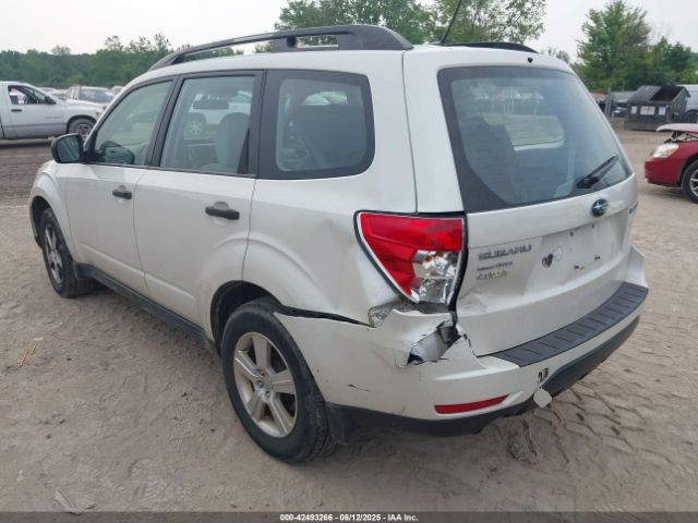 2013 SUBARU FORESTER JF2SHABC1DH433348 Photo 2