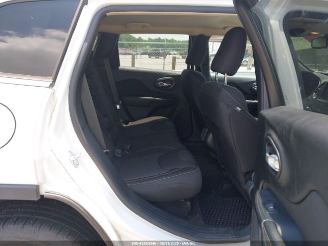 1C4PJMCB2GW372592 Jeep Cherokee Latitude
