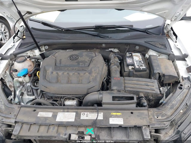 1VWLA7A37KC001690 Volkswagen 2019