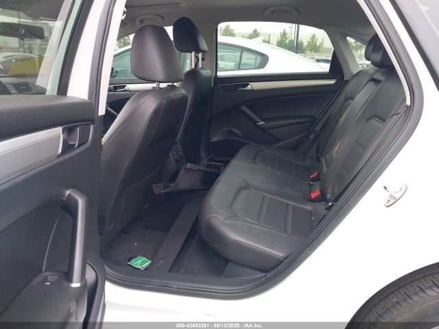1VWLA7A37KC001690 Volkswagen 2019
