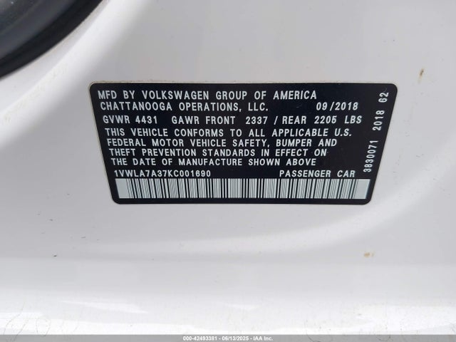 1VWLA7A37KC001690 Volkswagen 2019