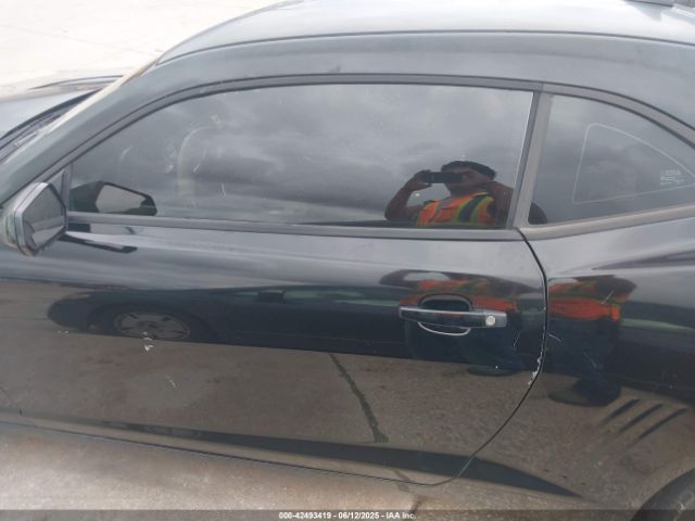 2G1FA1E3XE9208991 Chevrolet lfx