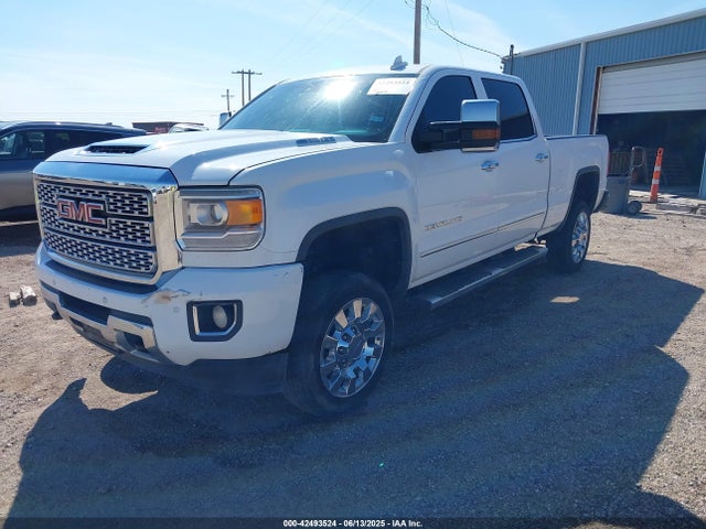 GMC lml 2015 1GT120E89FF540031 Image 2