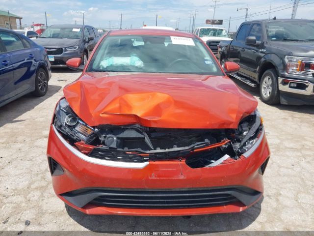3KPF24AD9PE627813 KIA Forte Lxs