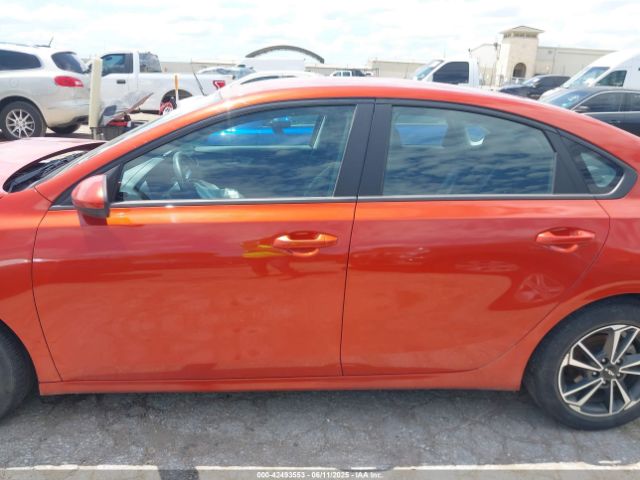 3KPF24AD9PE627813 KIA Forte Lxs