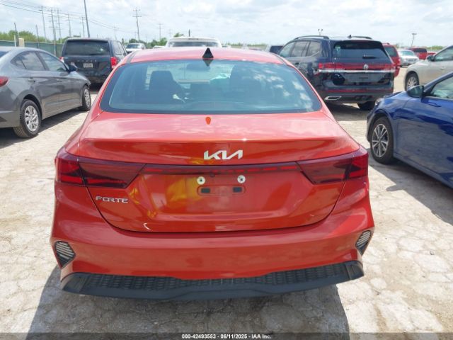 3KPF24AD9PE627813 KIA Forte Lxs