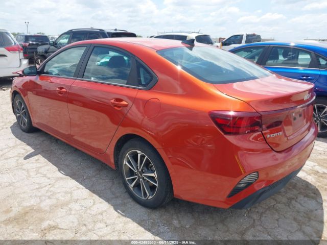 3KPF24AD9PE627813 KIA Forte Lxs