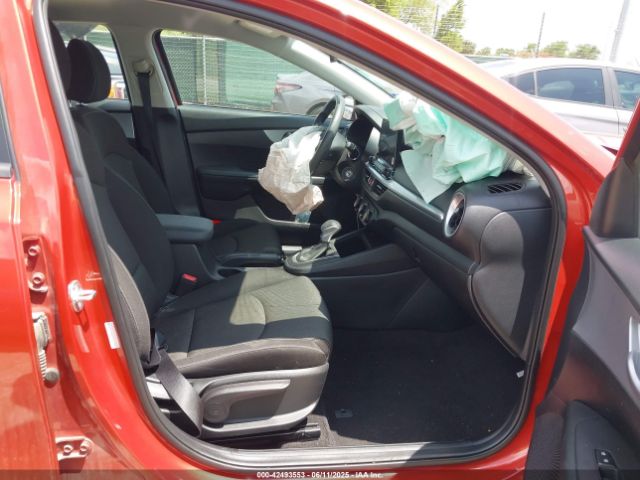 3KPF24AD9PE627813 KIA Forte Lxs